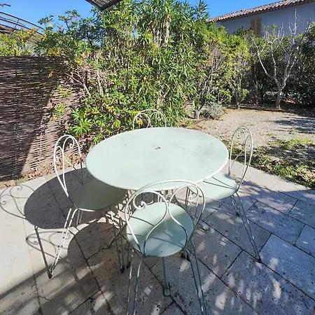 2 Bedroom Cozy In Saint-laurent-de-la-ca Prázdninový dům