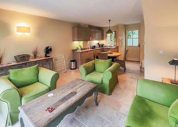 2 Bedroom Cozy In Saint-laurent-de-la-ca *